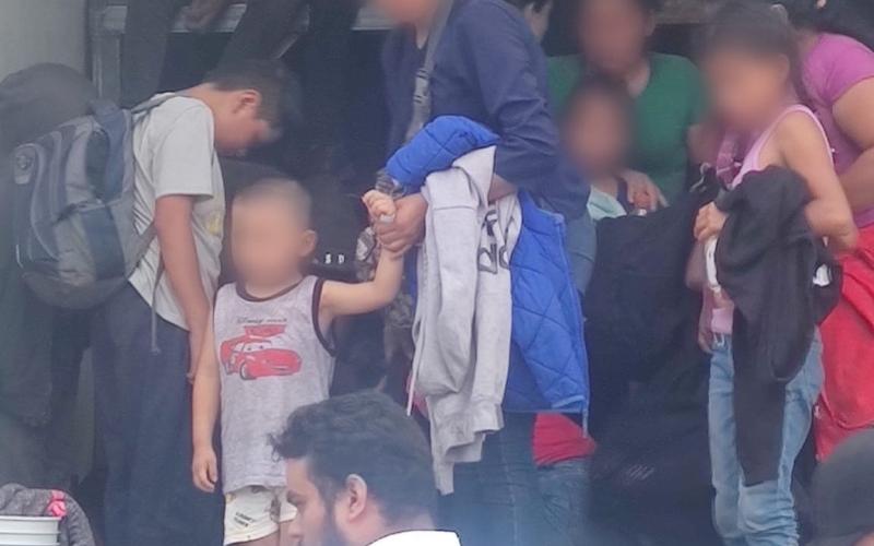 Consulado de Guatemala en Acayucan, Veracruz, México, asiste a 192 connacionales rescatados en una carretera 