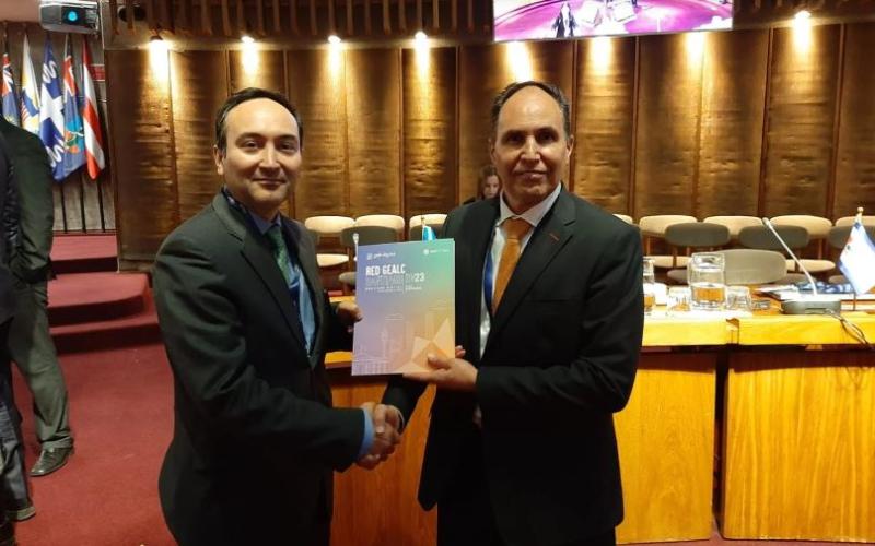 Enrique Cossich y Mike Mora 