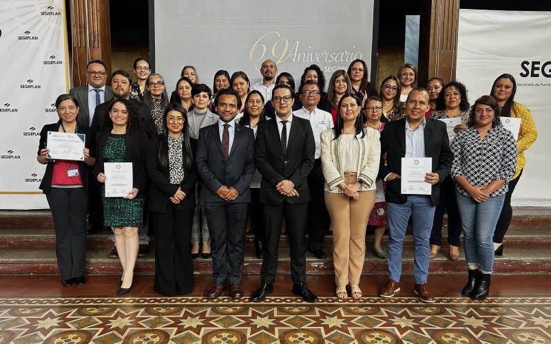 Personal de SEGEPLAN que participó en proyecto de fortalecimiento de capacidades.