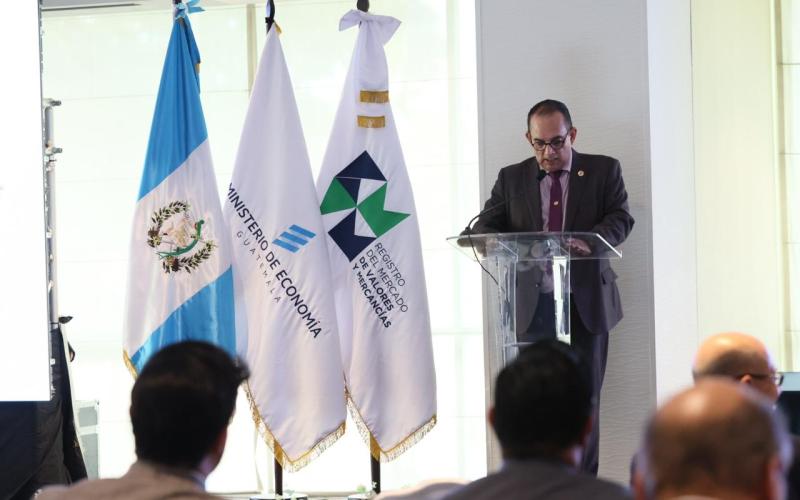 El viceministro de Asuntos Registrales, Juan Carlos Pellecer, presidió el evento.