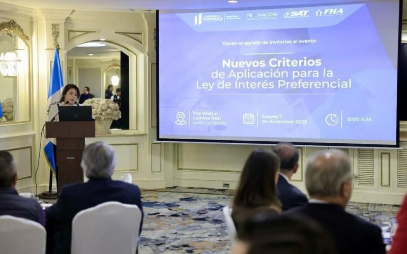 La ministra de Economía, Luz Pérez, durante su participación en el evento.