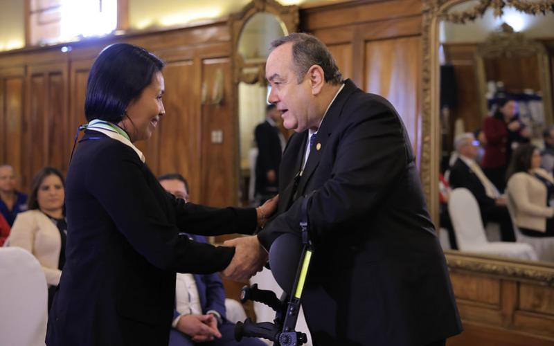 Presidente de la Repùblica entrega medalla de medio ambiente 