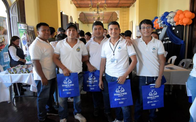 SEGEPLAN promueve el otorgamiento de becas, a través de sus diferentes herramientas.