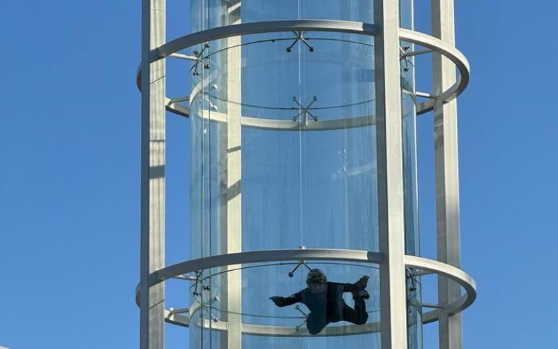 Ejército de Guatemala cuenta con simulador de caída libre para Paracaidismo.