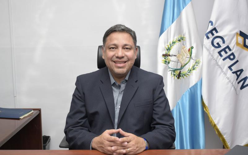 Carlos Mendoza asume como nuevo titular de SEGEPLAN.