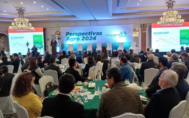 La Cámara del Agro organizó la conferencia "Perspectivas del Sector Agro de Guatemala 2024, Panorama Político, Económico y Social”.