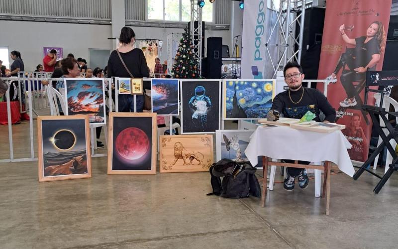 La ciencia a través del arte: Las manos que pintan eventos astronómicos  