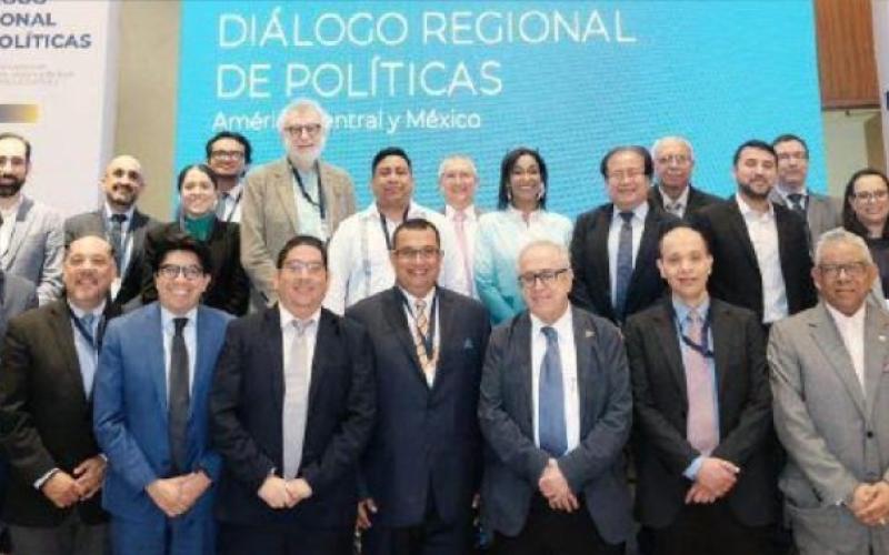 Ministro Víctor Ventura destaca iniciativa de universalización del acceso a la energía eléctrica en Guatemala