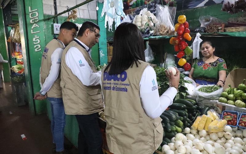 Supervisores de Diaco realiza verificaciones de precios en mercados