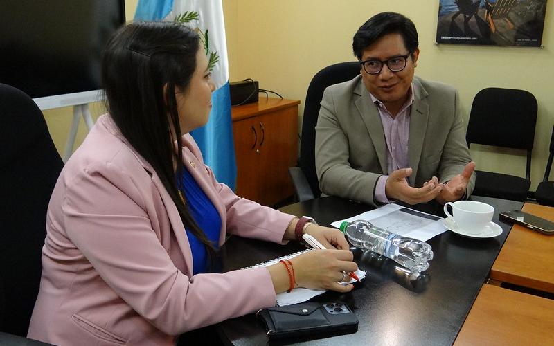 Licenciado Edie Cux García y Diputada Andrea Villagrán