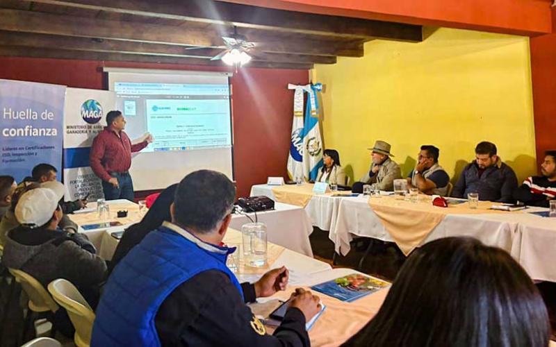 Productores se capacitan para impulsar una agricultura competitiva y de calidad