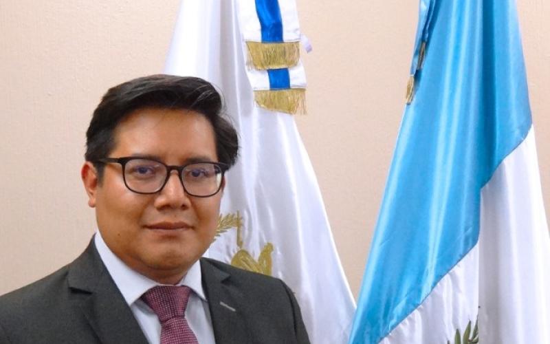 Licenciado Edie Cux García