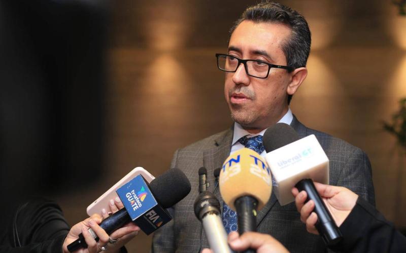 Ministro de Finanzas Públicas, Jonathan Menkos