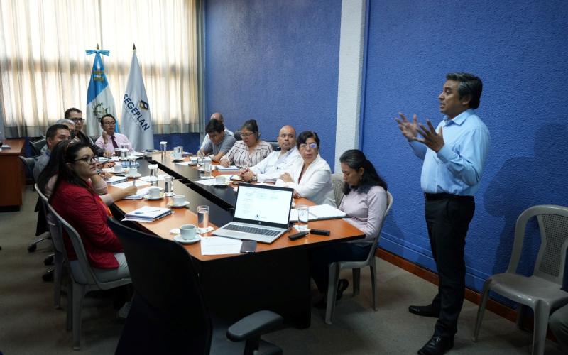 Sesión de trabajo para dar a conocer la labor del Gabinete Específico del Agua.