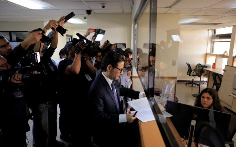 Secretario General de la República y Procurador General de la Nación 