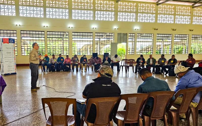 Productores capacitados en comercialización y organización