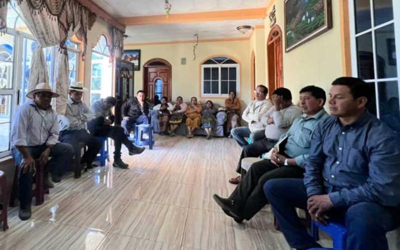 Productores de aguacate de Sololá aprenden los beneficios de establecerse como organización