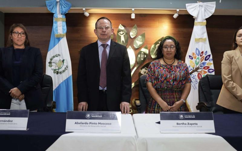 Ministro y Viceministras