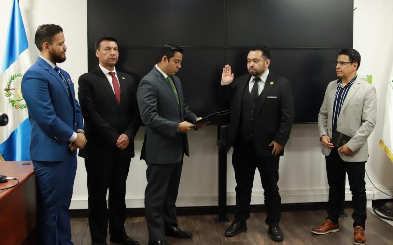 Viceministro juramentado en las directivas del RIC y el INE