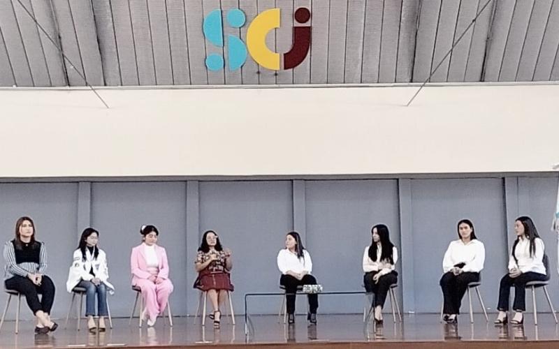 Estudiantes comparten experiencias con sus “heroínas de la ciencia” 