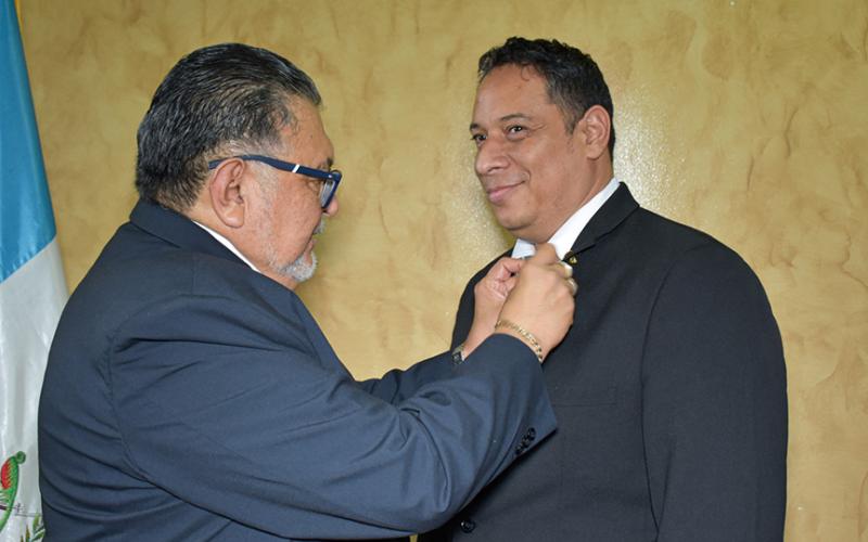 Viceministro Elmer Salazar se integra a directiva del INAB