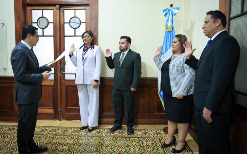 Viceministros del MAGA son juramentados