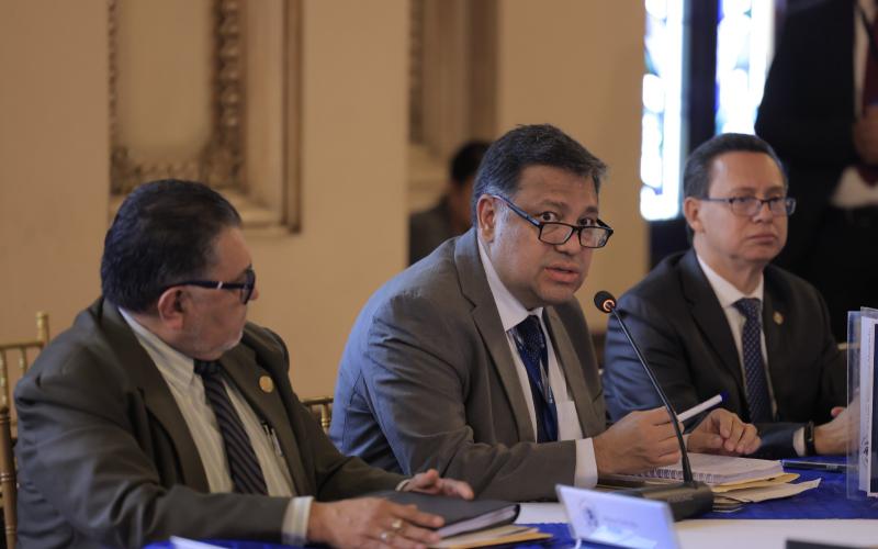 Secretario general de Planificación, Carlos Mendoza, durante reunión del Gabinete Específico de Desarrollo Social.