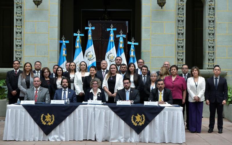 Ministerio de Economía y su equipo 