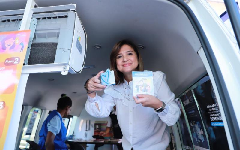 Vicepresidenta Karin Herrera