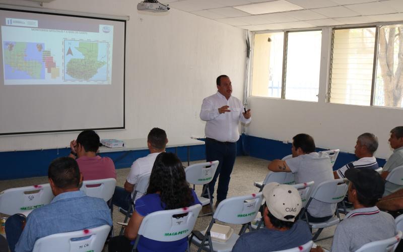 Extensionistas de Petén son capacitados para prevenir el Fusarium R4T