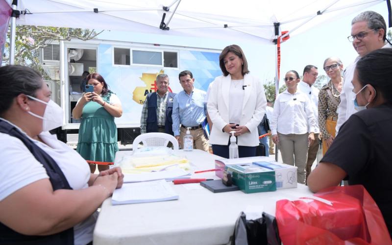 Vicepresidenta Karin Herrera