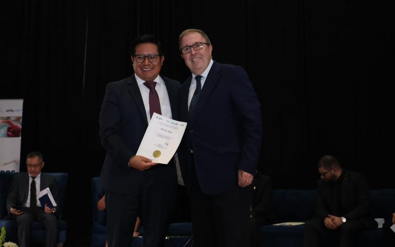 Licenciado Edie Cux García