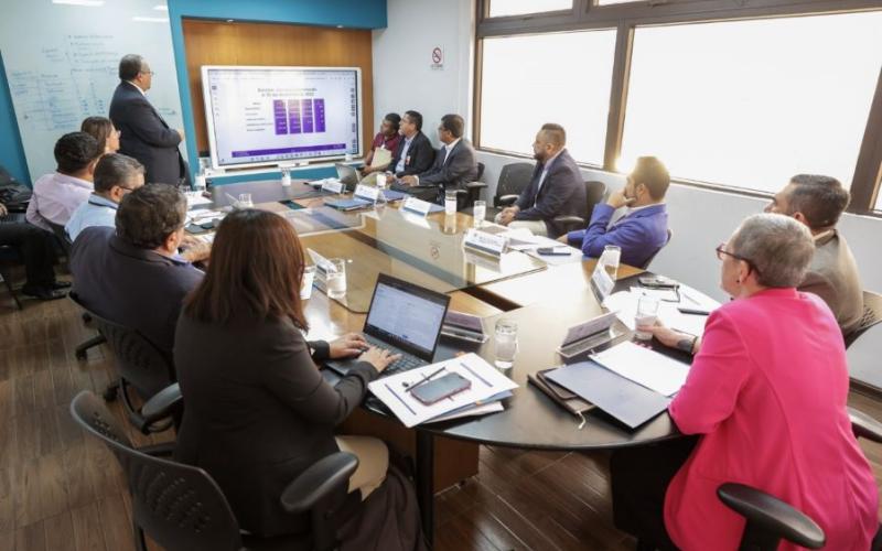 La viceministra de Desarrollo de la MIPYME, Elizabeth Ugalde, presidió la reunión del consejo..