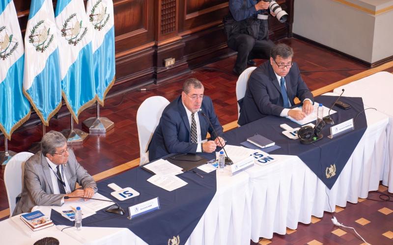 Mesa principal de la segunda reunión ordinaria del Conadur. 