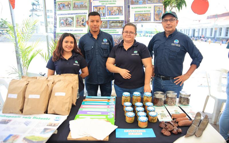 Feria juvenil impulsa proyectos agropecuarios