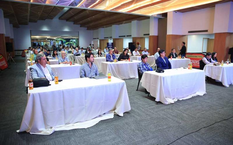 Ganaderos conocen experiencias para enfrentar el cambio climático