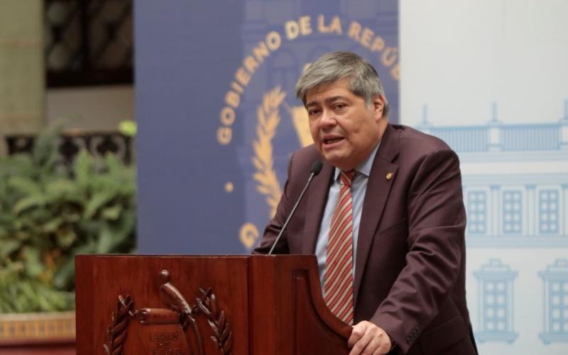 El ministro de Gobernación, Francisco Jiménez, durante la conferencia de prensa.