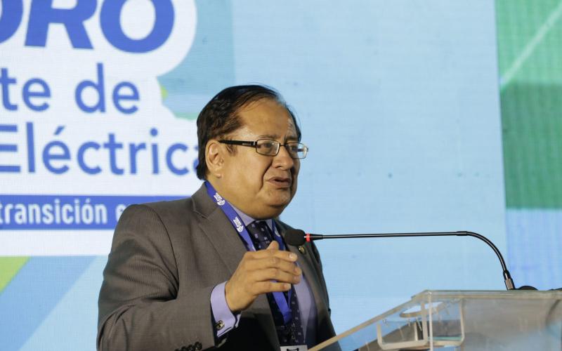 Ministro destaca importancia de generar ideas para impulsar la transición energética