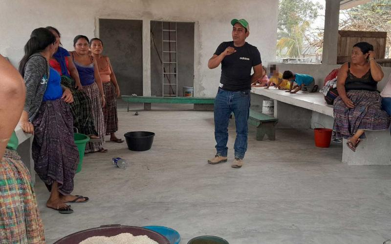 Productores aprenden elaboración de concentrado orgánico