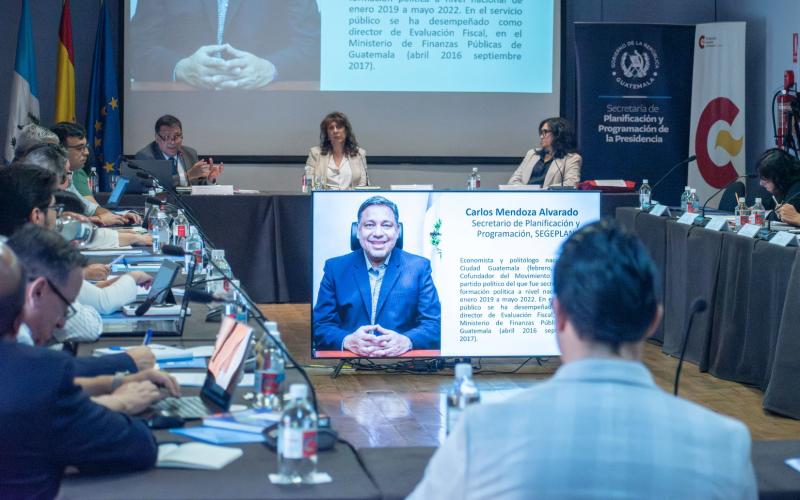 Diálogo fue promovido por ILPES y se desarrolló en Antigua Guatemala.