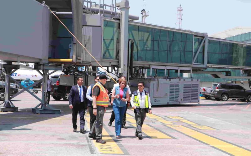 Avances de trabajos de la pista de taxeo