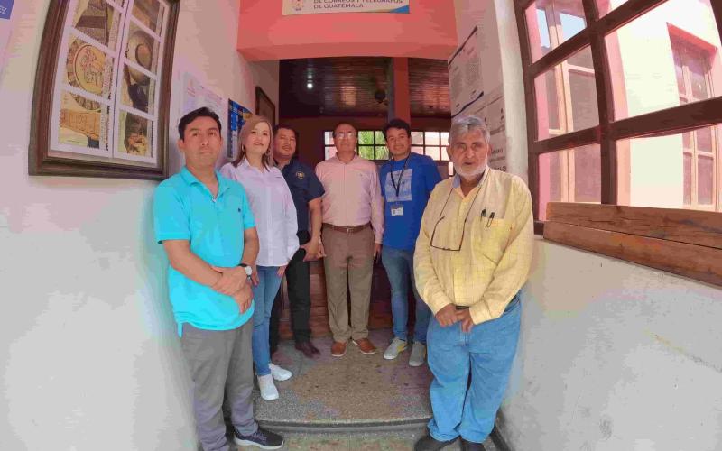 Durante la jornada de supervisión en varias agencias de Correos de Guatemala, el viceministro de Comunicaciones, Axel Bautista, resaltó la urgente necesidad de iniciar un proceso de renovación y reactivación del servicio postal en el país a corto plazo.