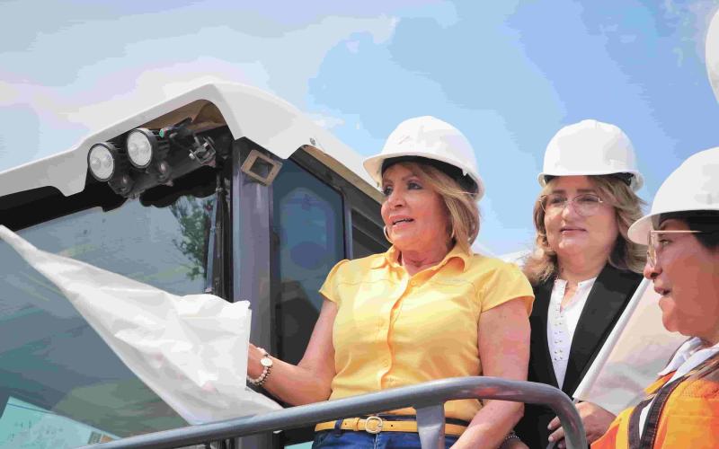 Cuarenta y cinco días después de una inspección que reveló la suspensión del proyecto del tramo carretero entre Esquipulas y Chanmagua, en el departamento de Chiquimula, la Ministra del MICIVI Jazmín de la Vega dio el banderazo de salida para la rehabilitación de este importante tramo.