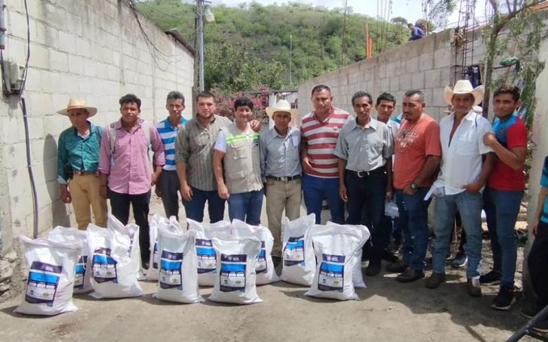 Entregan insumos para apoyar la producción agrícola