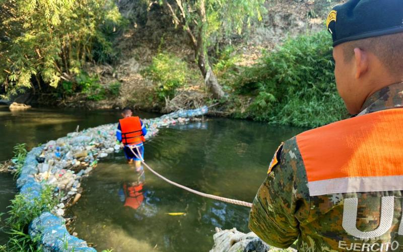 Ejército de Guatemala realiza acciones de protección del medio ambiente.