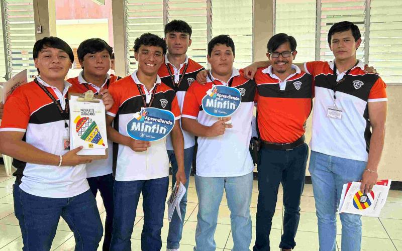 Estudiantes del Colegio de Ciencias Comerciales de Guastatoya, El Progreso