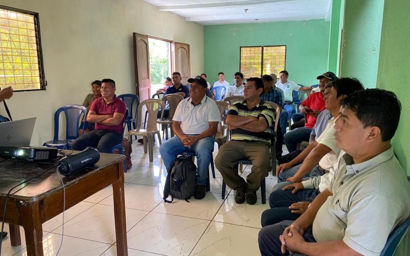 Productores de Retalhuleu capacitados en manejo de plaguicidas