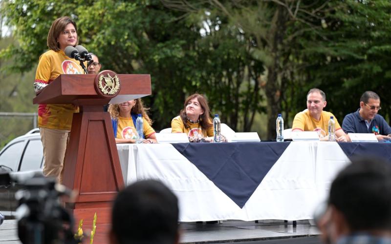 Vicepresidenta Karin Herrera