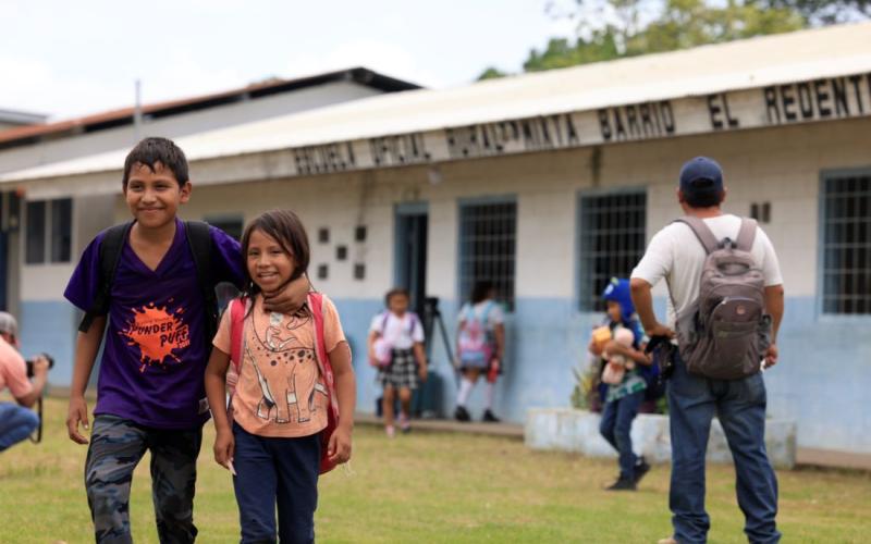 Esta es una de las miles de escuelas que han sido remozadas en todo el país.