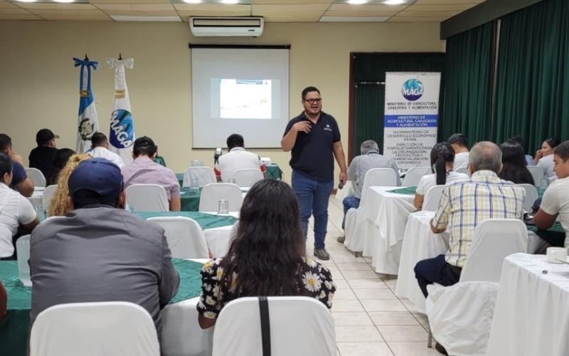 Brindan capacitación en temas de gobernanza organizacional